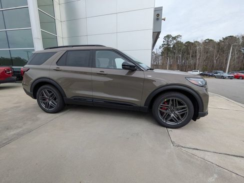 New 2026 Ford Explorer ST-Line w/ ST-Line Street Pack RWD image 3
