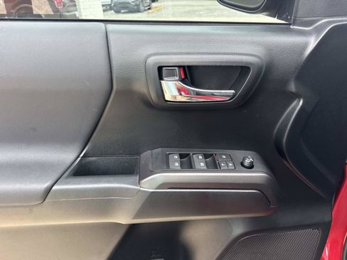Used 2021 Toyota Tacoma TRD Off-Road w/ Technology Package AWD/4WD image 19