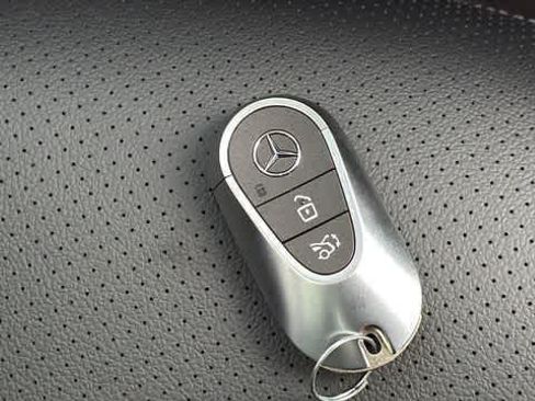 Used 2026 Mercedes-Benz GLC 300 4MATIC image 33