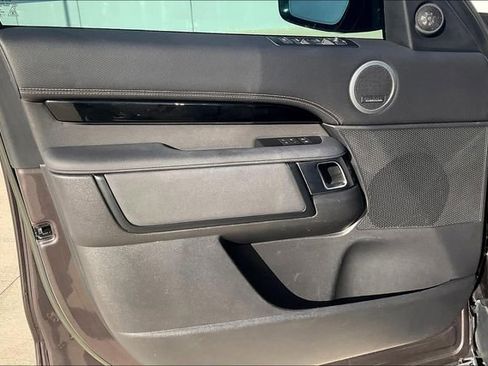 Used 2023 Land Rover Discovery Metropolitan Edition image 23