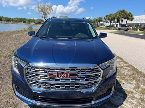 Used 2023 GMC Terrain Denali image 2