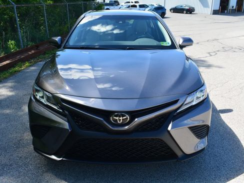 Used 2018 Toyota Camry SE w/ Convenience Package FWD image 2