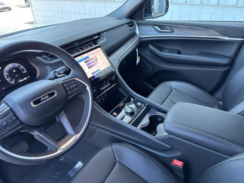 New 2025 Jeep Grand Cherokee L Limited image 5