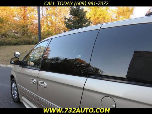Used 2006 Chrysler Town & Country Limited w/ Trailer Tow Prep Group image 22