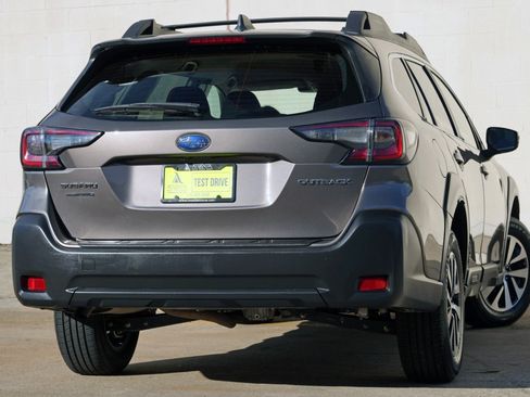 Used 2024 Subaru Outback Premium AWD/4WD image 4