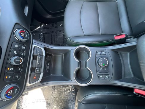 Used 2024 GMC Terrain SLT image 26