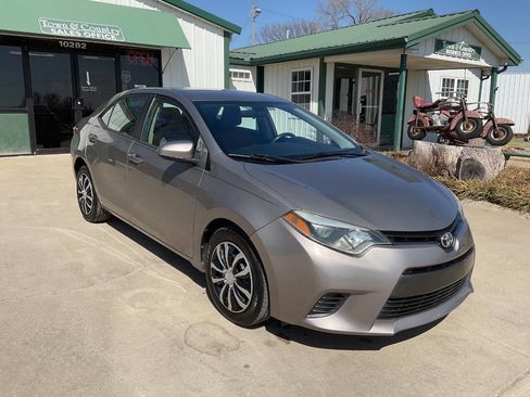 Used 2016 Toyota Corolla LE image 3