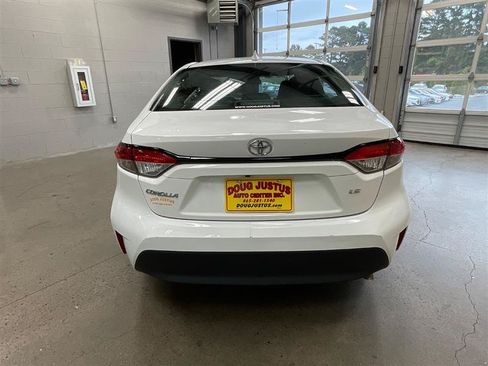 Used 2024 Toyota Corolla LE FWD image 4