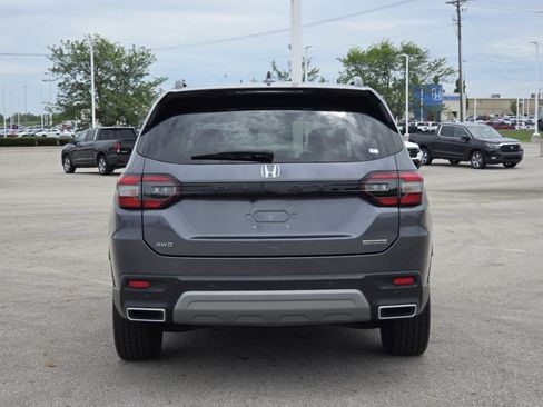 Used 2024 Honda Pilot Touring image 20