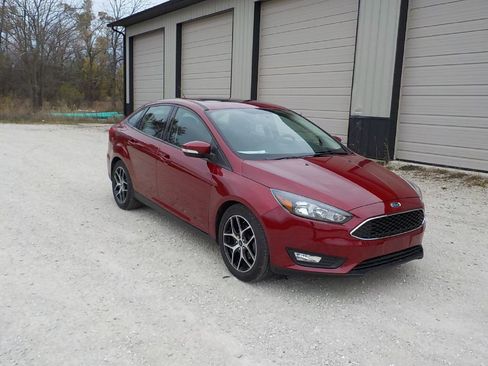 Used 2017 Ford Focus SEL w/ Cold Weather Package image 3