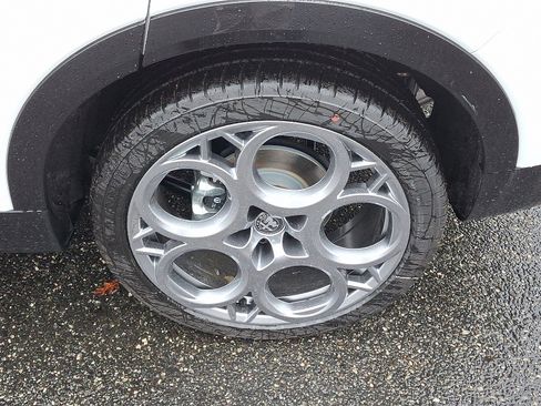 New 2025 Alfa Romeo Tonale image 5