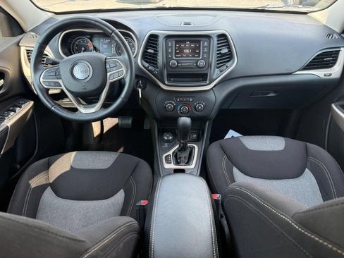 Used 2017 Jeep Cherokee Sport AWD/4WD image 8