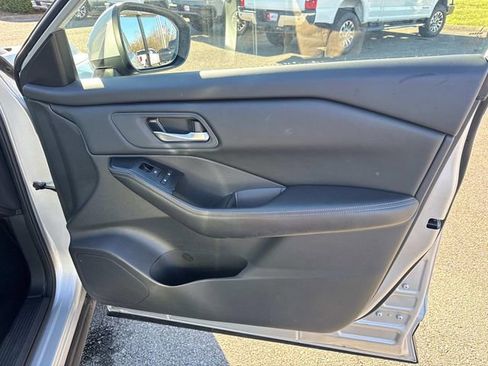 Used 2025 Nissan Rogue SV image 23