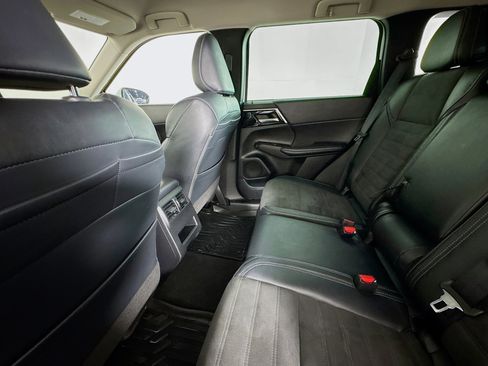 Used 2023 Mitsubishi Outlander SE image 24