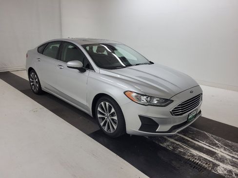 Used 2019 Ford Fusion SE image 13