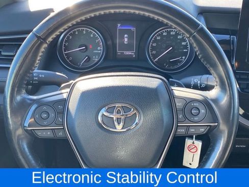 Used 2022 Toyota Camry SE image 8