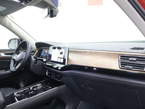 Used 2024 Volkswagen Atlas SE image 23