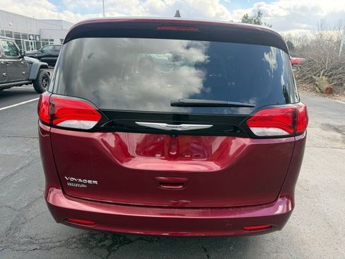 Used 2023 Chrysler Voyager LX image 4