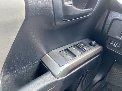 Used 2019 Toyota Tacoma SR5 RWD image 26