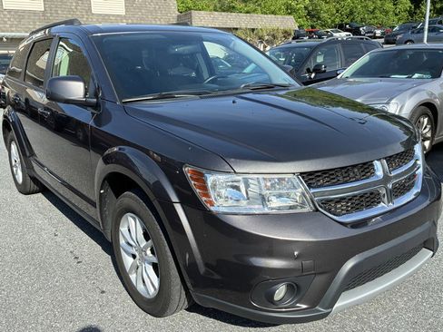 Used 2016 Dodge Journey SXT w/ Premium Group AWD/4WD image 3