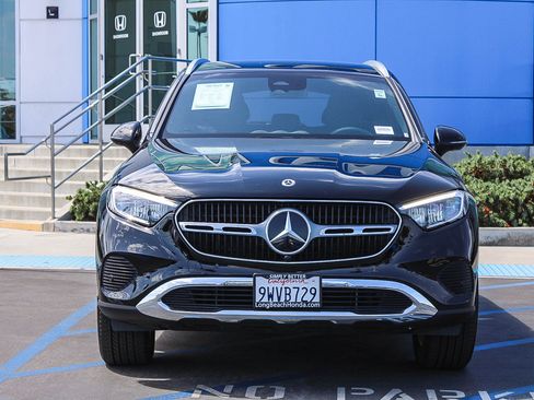Used 2025 Mercedes-Benz GLC 300 image 2