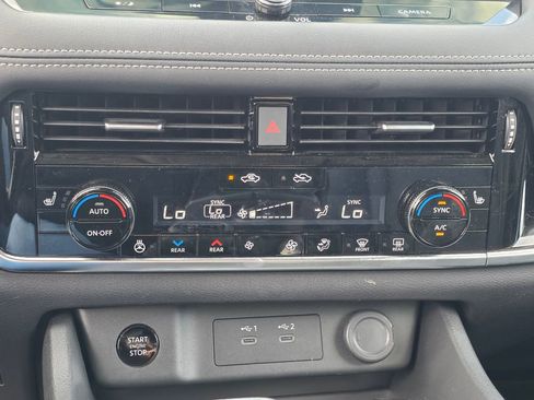 Used 2025 Nissan Rogue SL w/ Tech Package AWD/4WD image 24