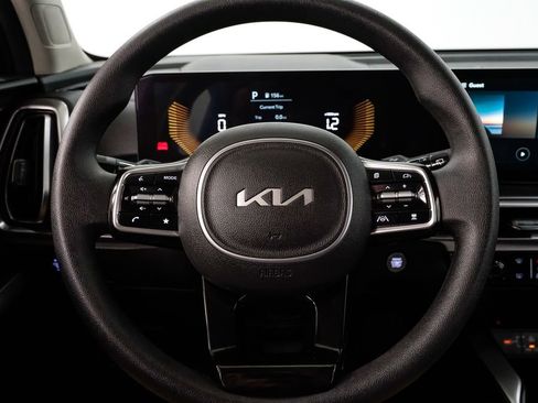 Certified 2025 Kia Sorento LX image 10