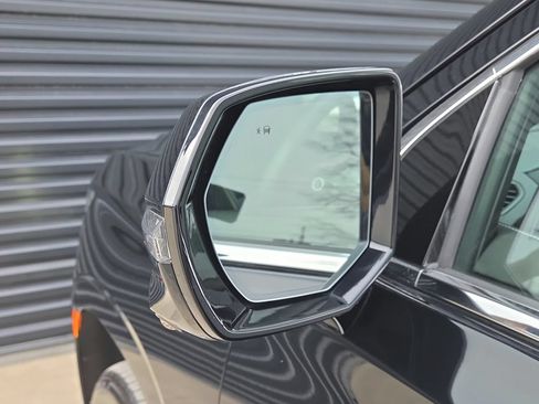 Used 2023 Cadillac Escalade Premium Luxury AWD/4WD image 30