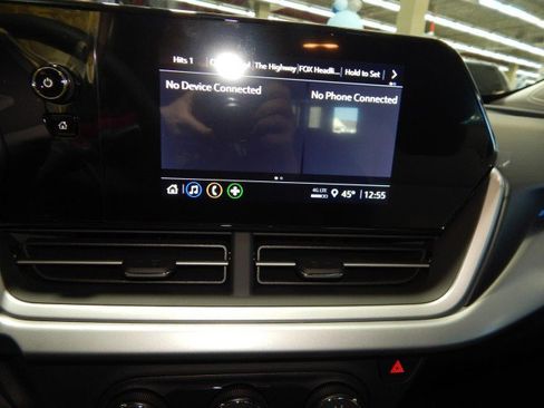 Used 2026 Chevrolet Trax LS image 27