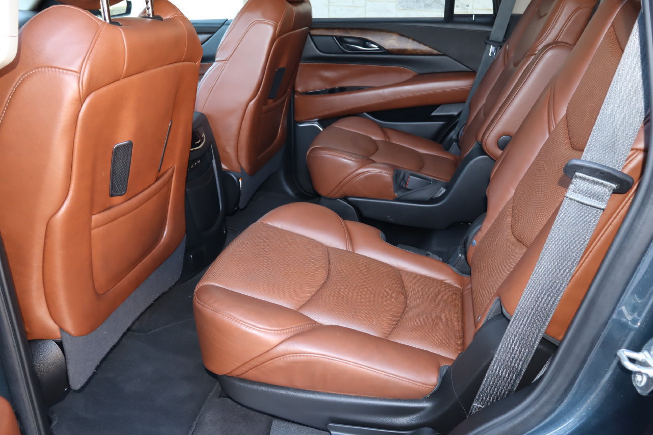 Used 2020 Cadillac Escalade Luxury RWD image 6