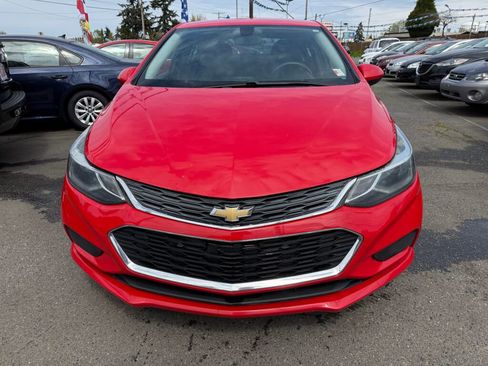 Used 2018 Chevrolet Cruze LT image 2