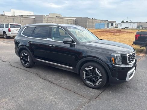 Used 2025 Kia Telluride S FWD image 4