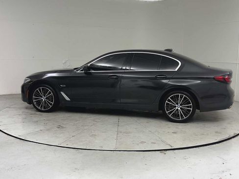 Used 2023 BMW 530e xDrive w/ Luxury Seating Package AWD/4WD image 4
