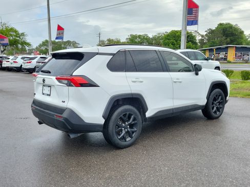 Used 2021 Toyota RAV4 LE image 6