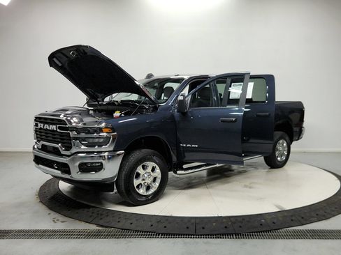 Used 2025 RAM 2500 Big Horn AWD/4WD image 12