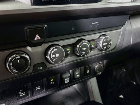 Used 2019 Toyota Tacoma TRD Off-Road w/ Technology Package AWD/4WD image 19
