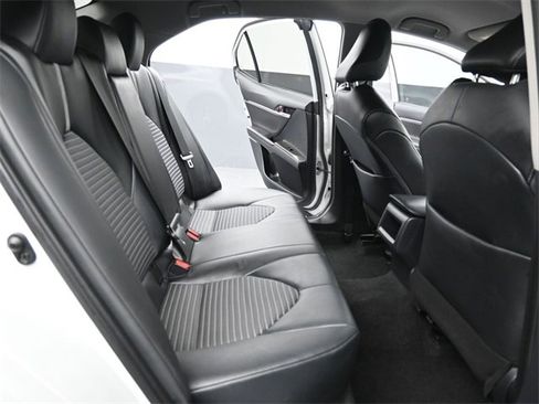 Used 2023 Toyota Camry SE image 10
