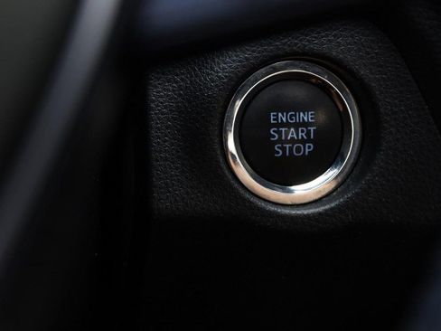 Used 2020 Toyota RAV4 XLE Premium FWD image 16