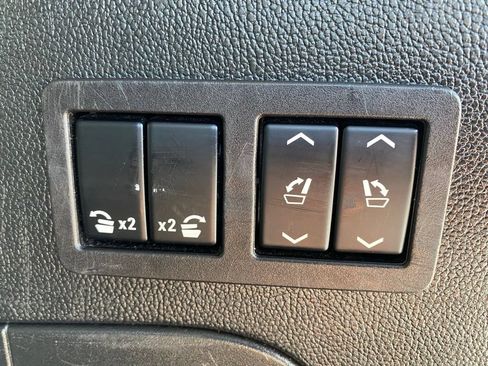 Used 2020 Cadillac Escalade Luxury AWD/4WD image 6