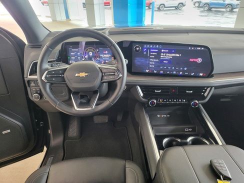 Used 2026 Chevrolet Suburban LT w/ Comfort Package AWD/4WD image 6