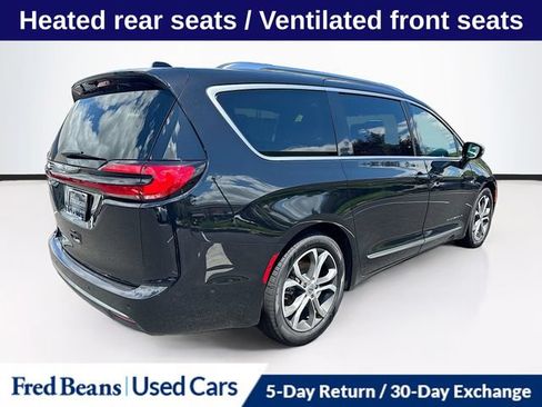 Used 2024 Chrysler Pacifica Pinnacle FWD image 10
