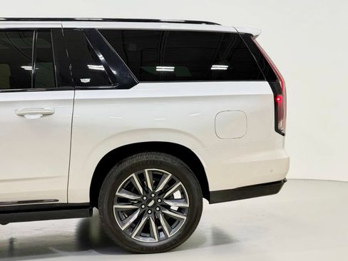 Used 2024 Cadillac Escalade ESV Sport w/ Touring Package AWD/4WD image 16