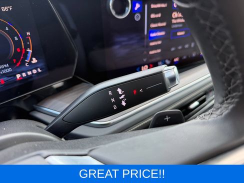Used 2025 Chevrolet Suburban Premier AWD/4WD image 17