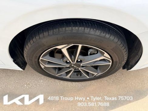 Used 2024 Kia Forte LXS w/ LXS Technology Package FWD image 13