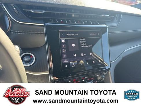 Used 2025 Jeep Grand Cherokee Altitude image 20