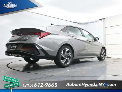 Used 2024 Hyundai Elantra SEL w/ Convenience Package FWD image 21