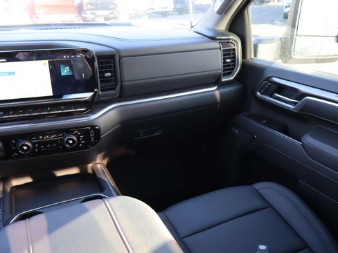 Used 2025 Chevrolet Silverado 2500 LTZ w/ LTZ Plus Package image 16