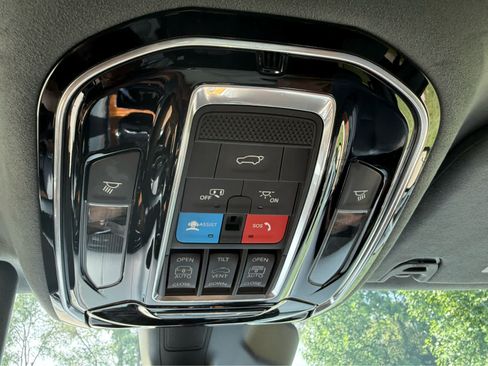 Used 2022 Jeep Grand Wagoneer Series II AWD/4WD image 26