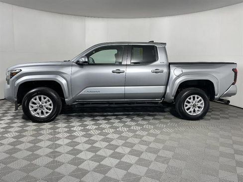 Used 2025 Toyota Tacoma SR5 AWD/4WD image 4