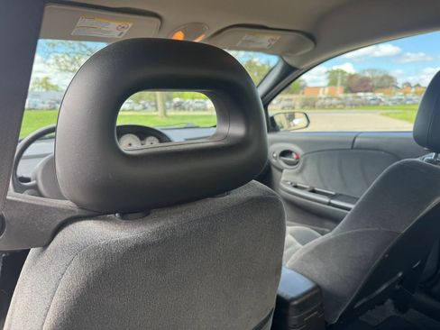 Used 2004 Saturn ION Level 3 w/ Travel Pkg FWD image 38